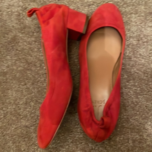 EUC J Crew Factory red suede pump. Size 7.5 - Picture 2 of 4
